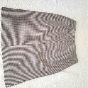 Size 6 wool blend knee length herringbone skirt.